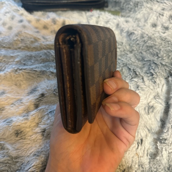 Men’s or Women’s Louie Vuitton and Rare Damier Ebene long wallet! Pre-loved 🔥🔥 - Picture 6 of 8